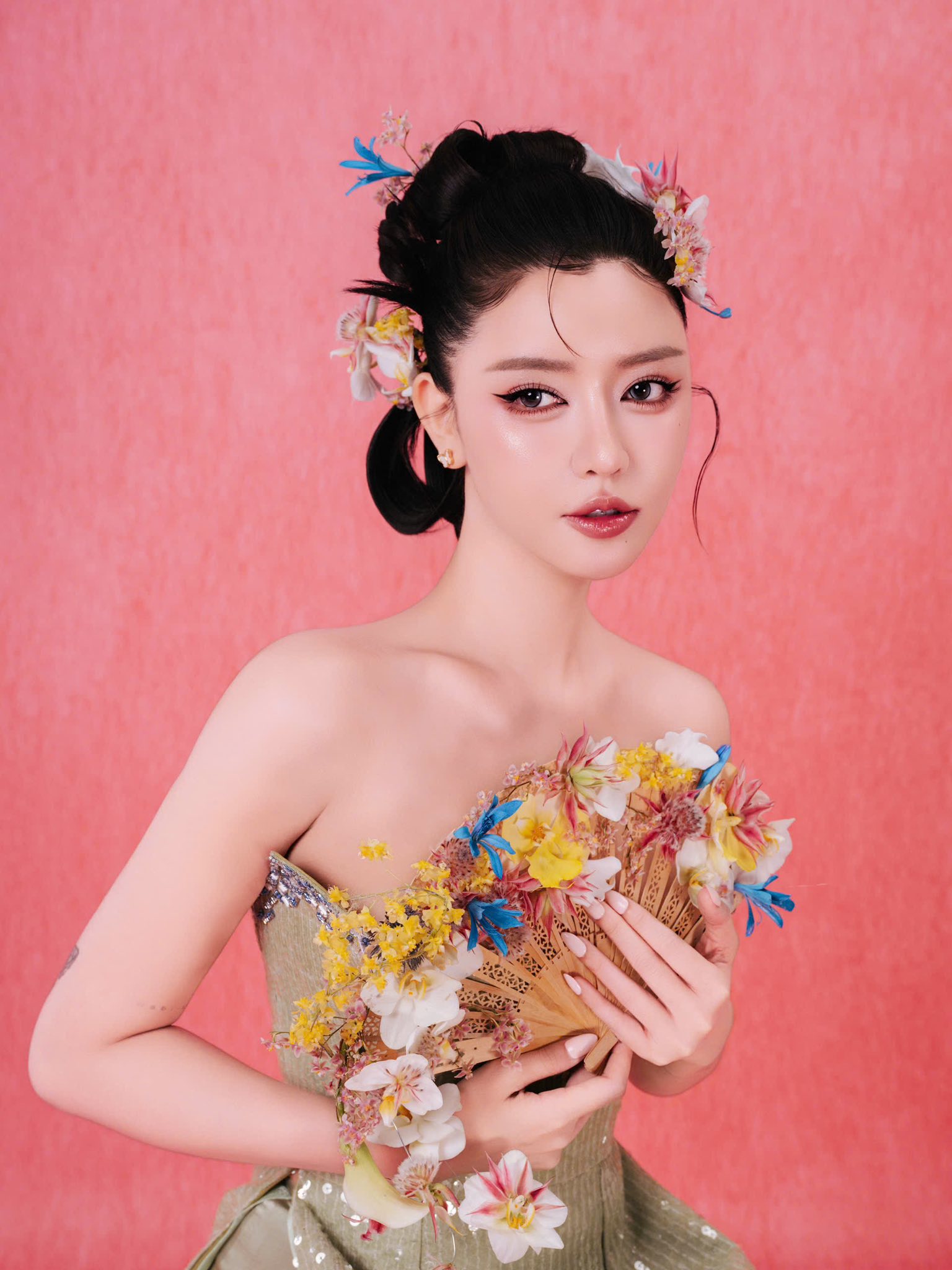 Mỹ nhân Việt hát 3 bài bỏ túi nửa tỷ đồng: Bị chê diễn hời hợt, nhan sắc ngày càng khác lạ- Ảnh 7.