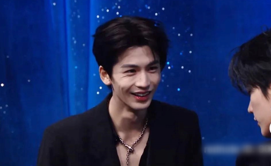 Cả thiên hạ có đúng 1 người lên phim đẹp đến phong thần, ngoài đời lại xấu không tả nổi- Ảnh 5.