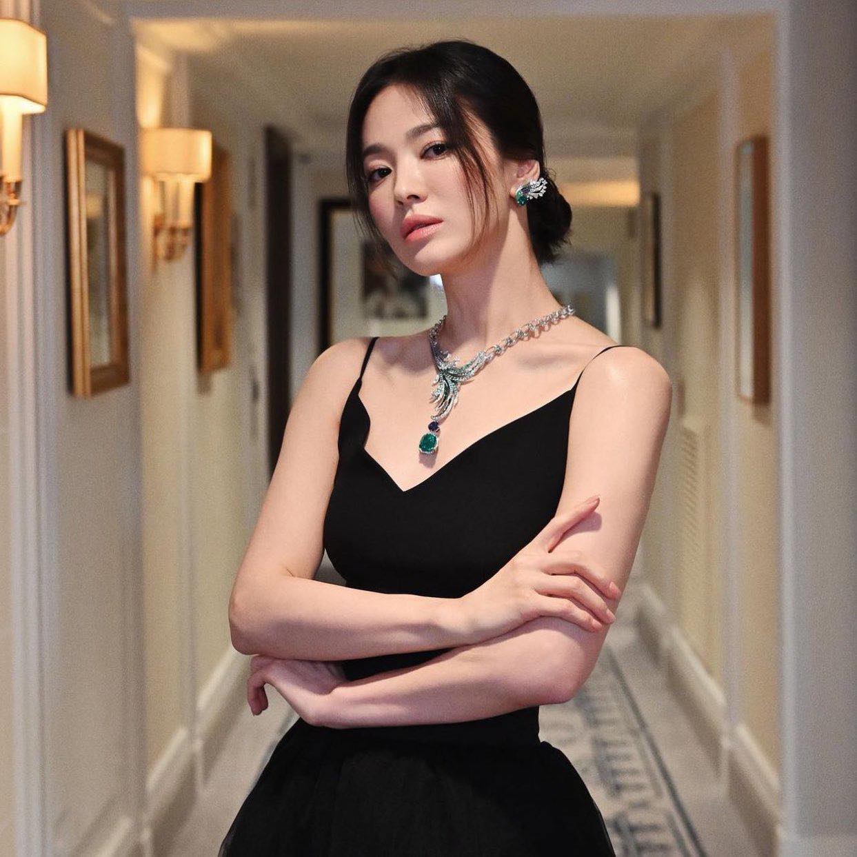 Song Hye Kyo phải chuồn vội khỏi phòng tắm công cộng chỉ vì gặp một người phụ nữ- Ảnh 4.