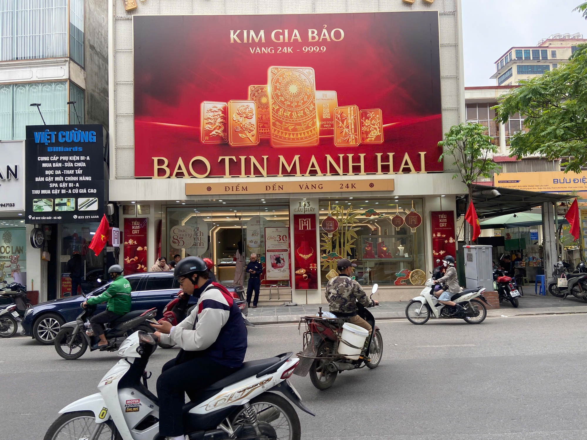 Hôm nay đi mua vàng: Số thứ tự 77 chỉ cần đợi 5 phút là đến lượt, phát hiện 1 nơi mua vàng không cần xếp hàng- Ảnh 3.