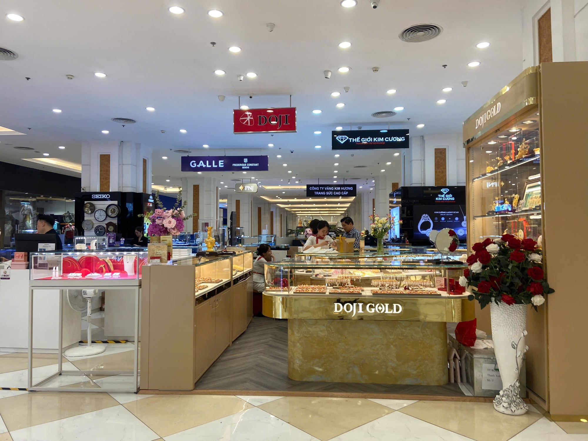 Hôm nay đi mua vàng: Số thứ tự 77 chỉ cần đợi 5 phút là đến lượt, phát hiện 1 nơi mua vàng không cần xếp hàng- Ảnh 6.