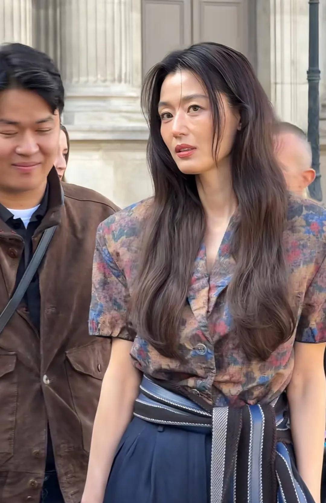 Tranh cãi chuyện Jeon Ji Hyun lộ mặt lắm vết nhăn, 