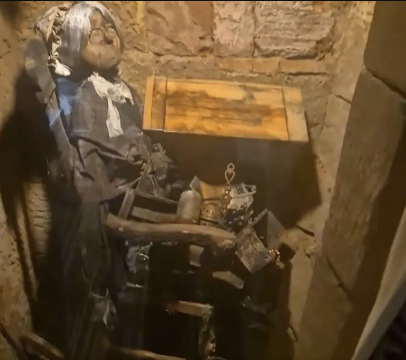 Khách thuê phòng đang quay 