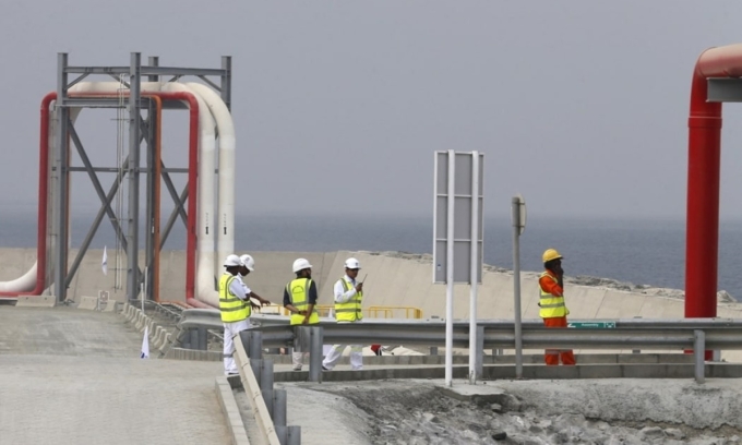 Cảng dầu tại Fujairah, nơi kết thúc của nhiều đường ống dẫn dầu, trong đó có cả đường ống Habshan-Fujairah. Ảnh: AFP