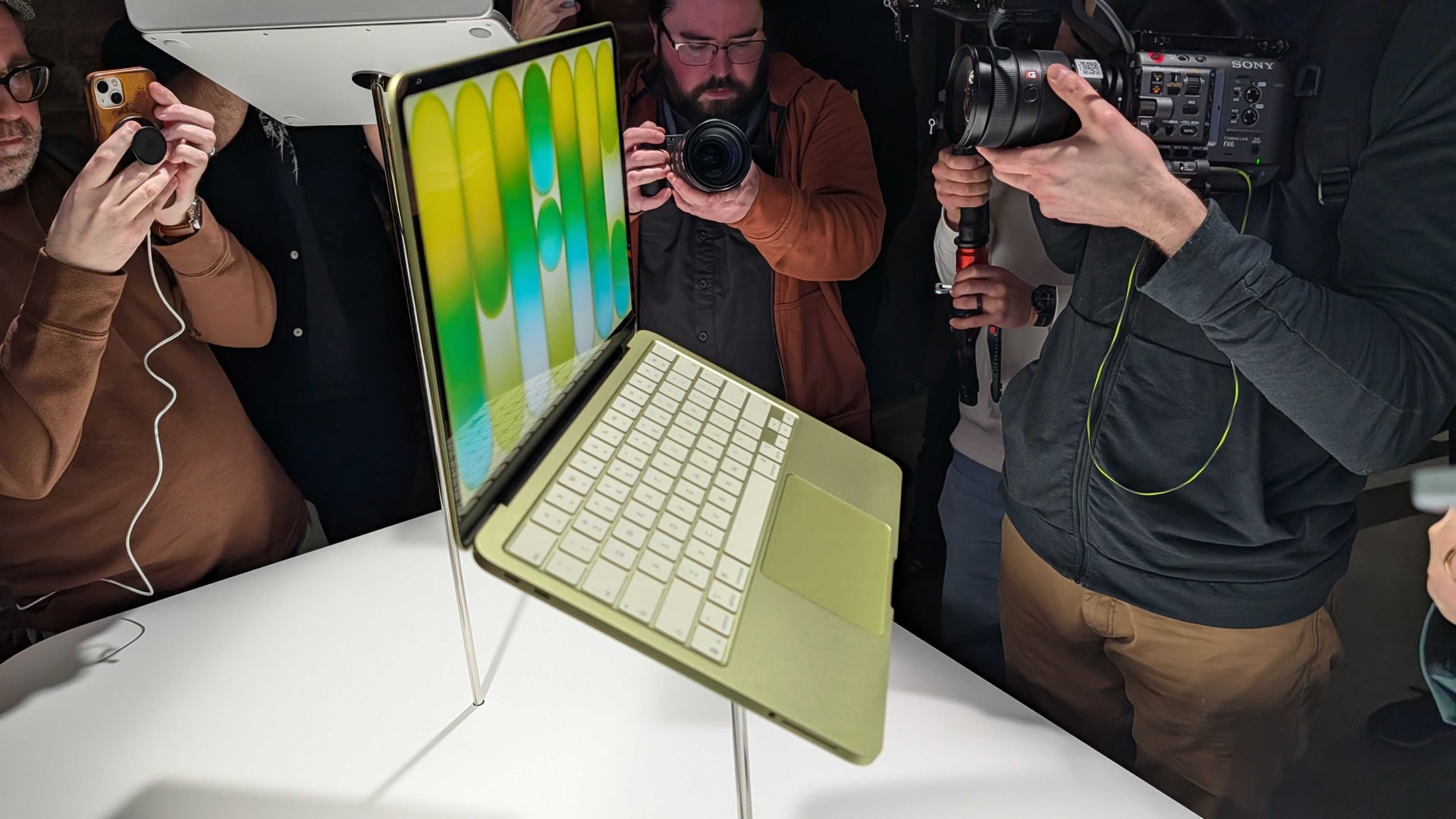 MacBook Neo giá có 16 triệu, 