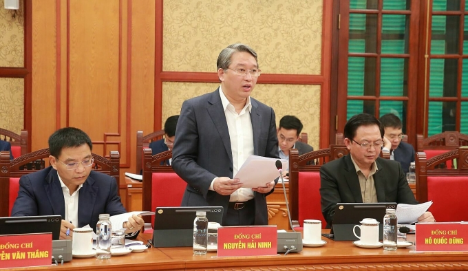 Bộ trưởng Tư pháp Nguyễn Hải Ninh báo cáo tại phiên họp. Ảnh: Cổng thông tin Đảng Cộng sản