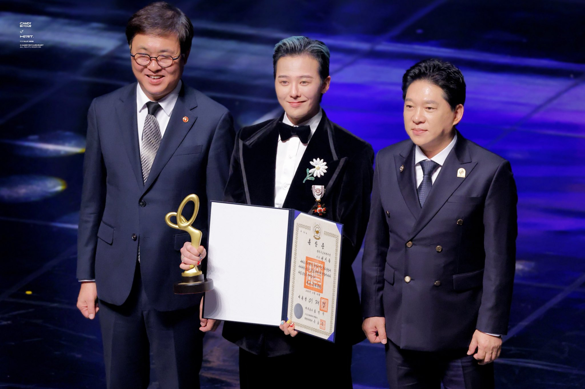 Giáo sư cơ khí kiếm 7118 tỷ đồng/năm: Sở hữu gần 200 bài hát, biểu diễn trước lãnh đạo 21 quốc gia- Ảnh 5.