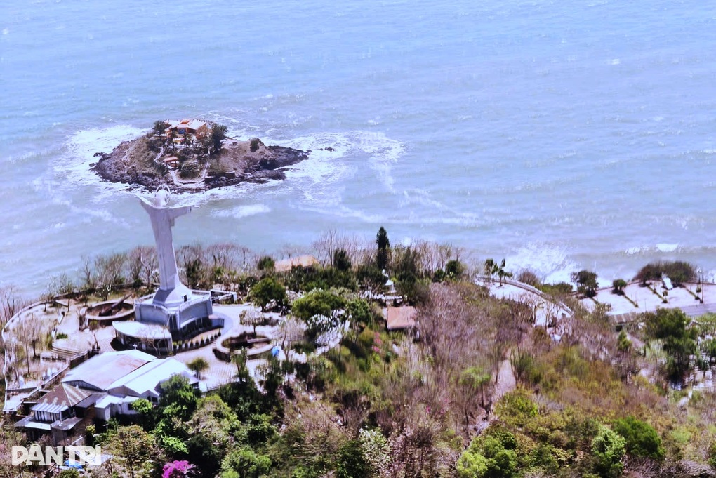 Cần lưu ý gì về sức khỏe khi trải nghiệm trực thăng ngắm TPHCM? - 2