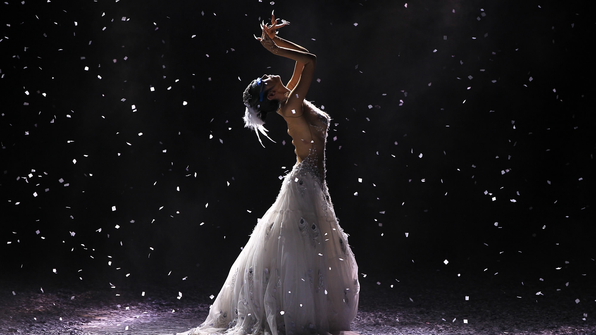 Lời nguyền để hóa “Công chúa Khổng Tước” của người phụ nữ U70 Dương Lệ Bình: Hai lần ly hôn, khước từ làm mẹ vì thánh đường nghệ thuật và nhan sắc không tuổi- Ảnh 6.