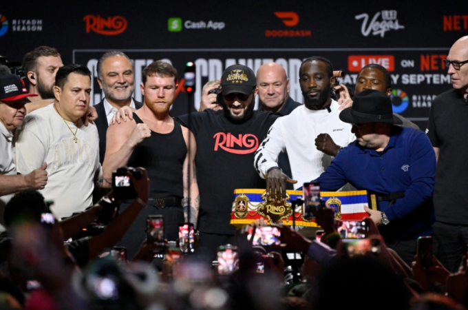 Eddy Reynoso, Canelo Alvarez, Turki al-Sheikh, Dana White và Terence Crawford (từ trái sang phải) trong buổi họp báo trước trận Canelo gặp Crawford tại Las Vegas, Mỹ ngày 13/9/2025. Ảnh: Netflix
