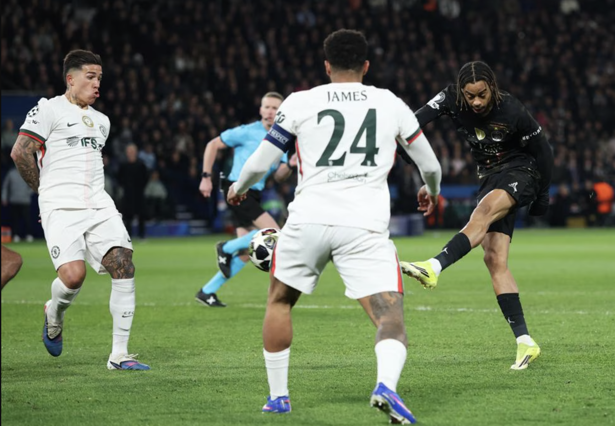 Chelsea thua thảm trên đất Pháp, PSG mơ vé tứ kết Champions League - Ảnh 2.