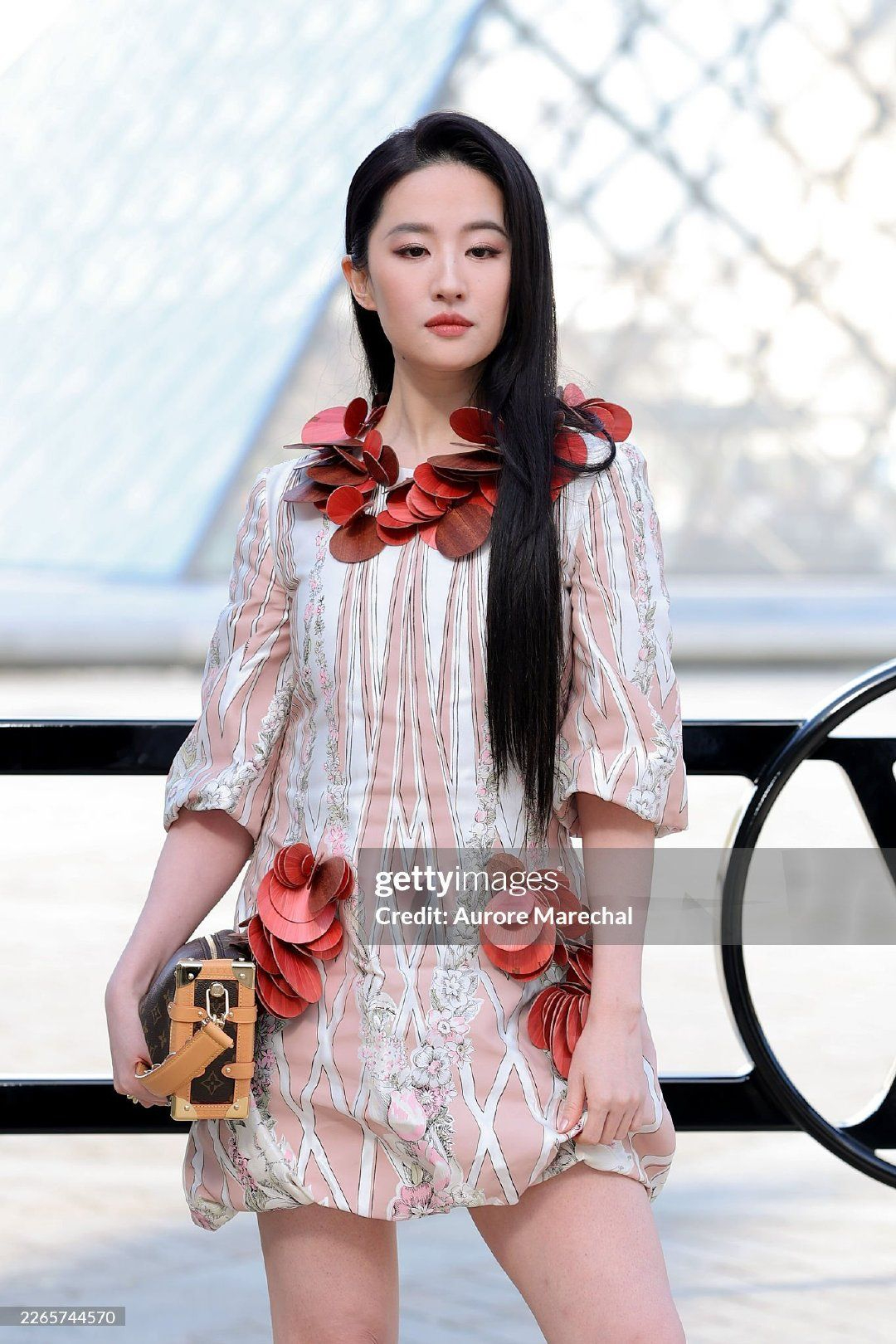 Lưu Diệc Phi bị chê sến súa nhưng mang về 210 tỷ khi xuất hiện- Ảnh 2.