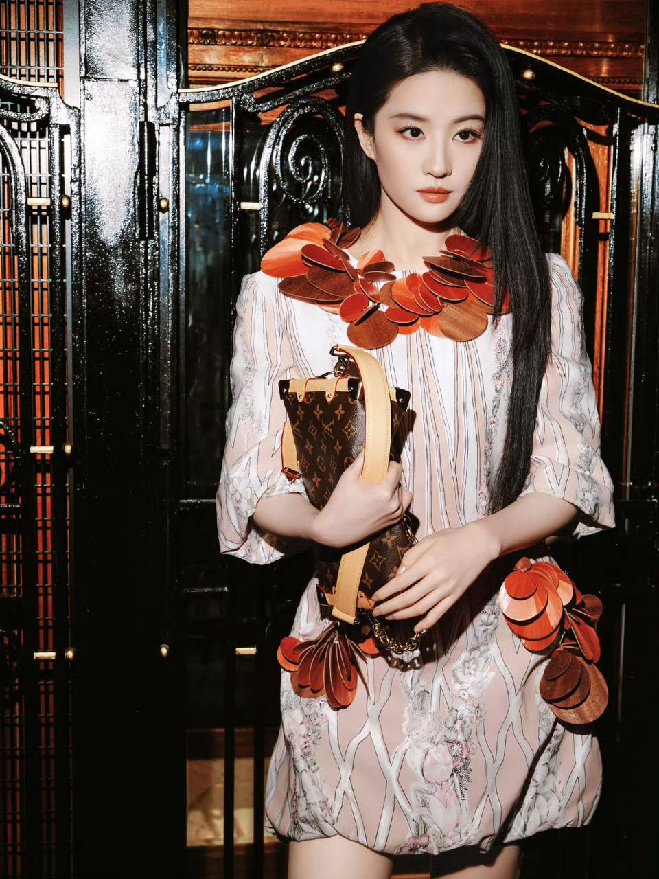 Lưu Diệc Phi bị chê sến súa nhưng mang về 210 tỷ khi xuất hiện- Ảnh 7.