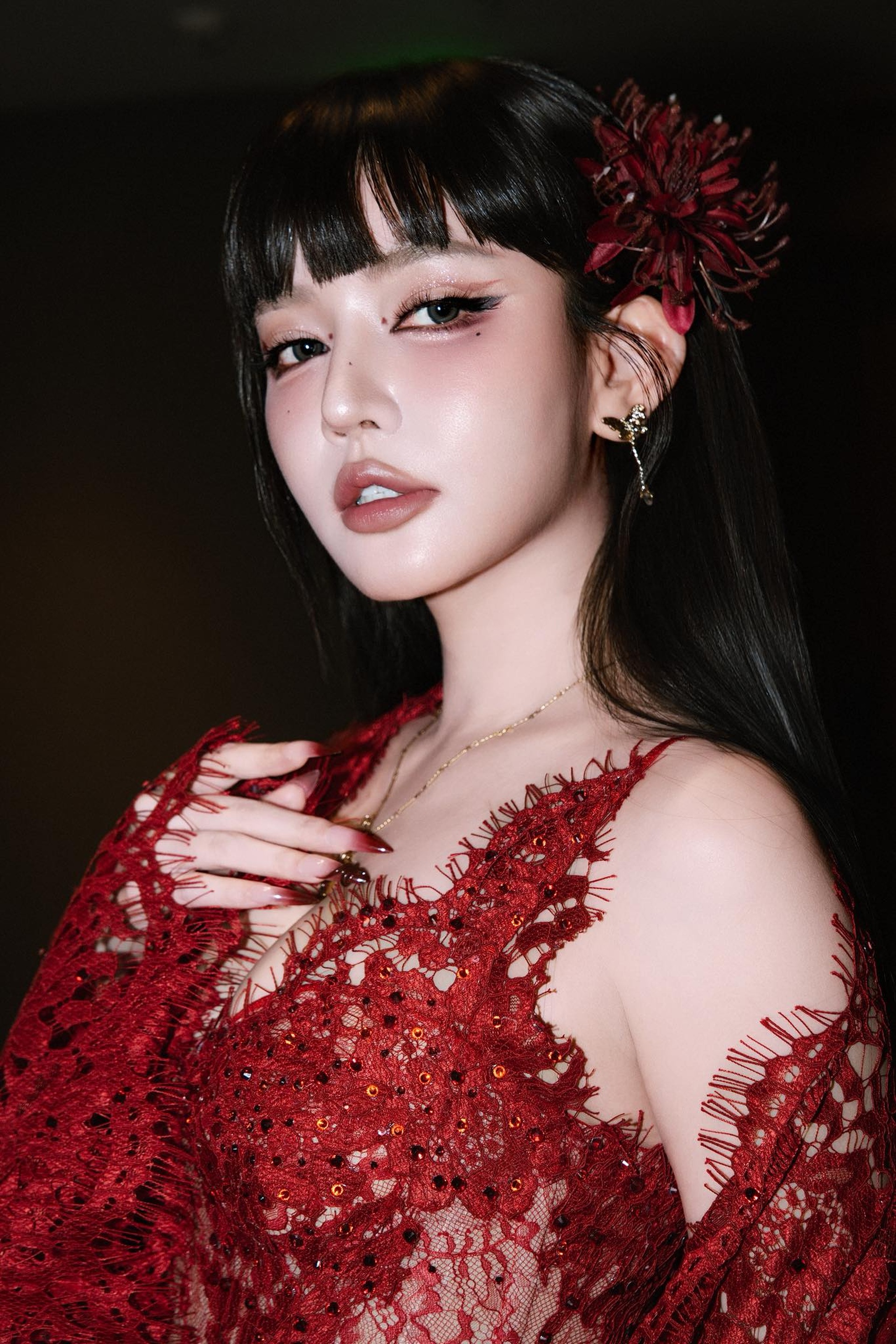 Bích Phương tuổi U40 mặc gợi cảm, khoảnh khắc bên bạn trai tin đồn gây sốt - 2