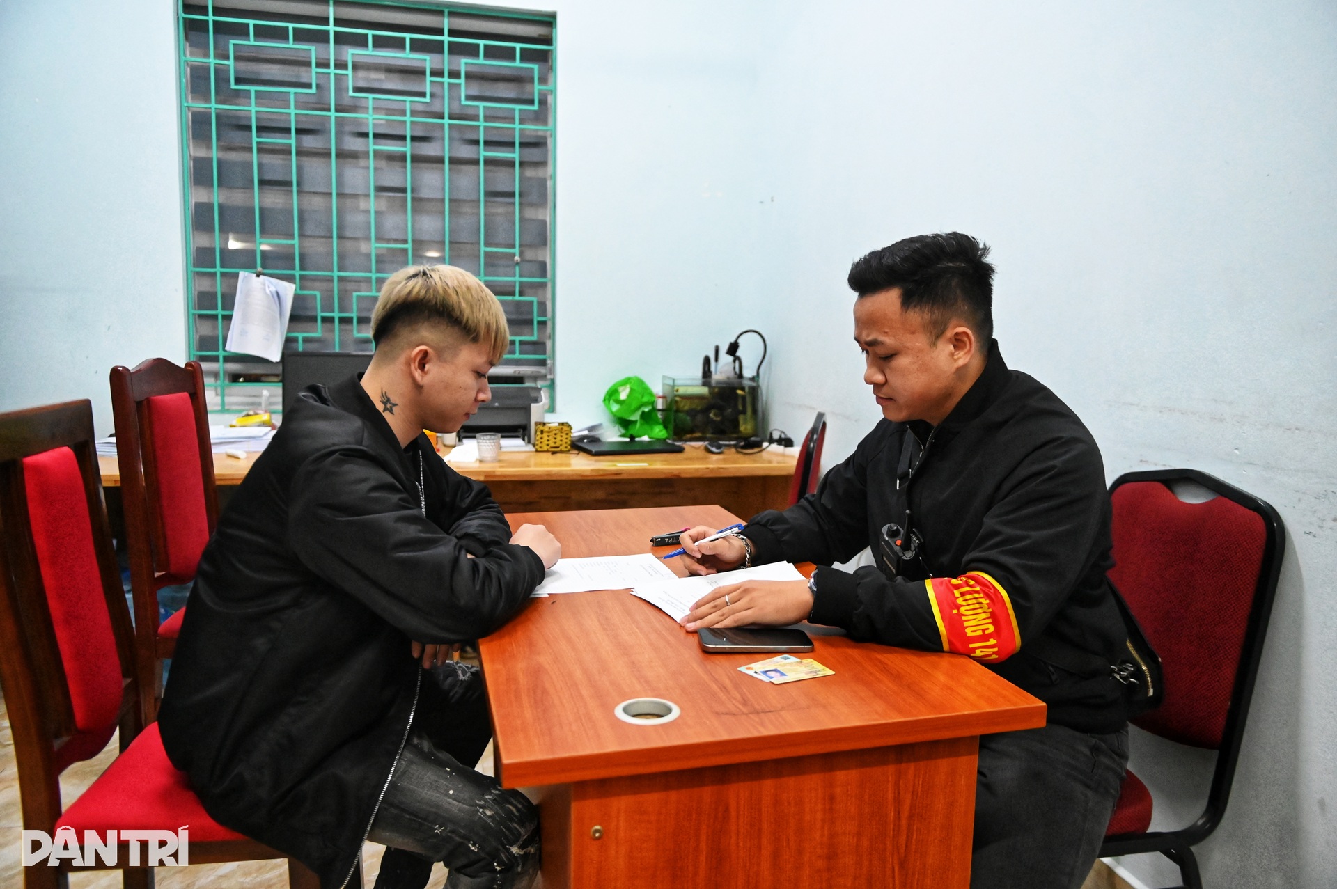 Có tật giật mình, nam thanh niên vội vã quay đầu khi thấy 141 Hà Nội - 9