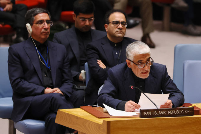 Đại sứ Iran tại LHQ Amir-Saeid Iravani tại phiên bỏ phiếu của HĐBA ngày 11/3. Ảnh: AFP