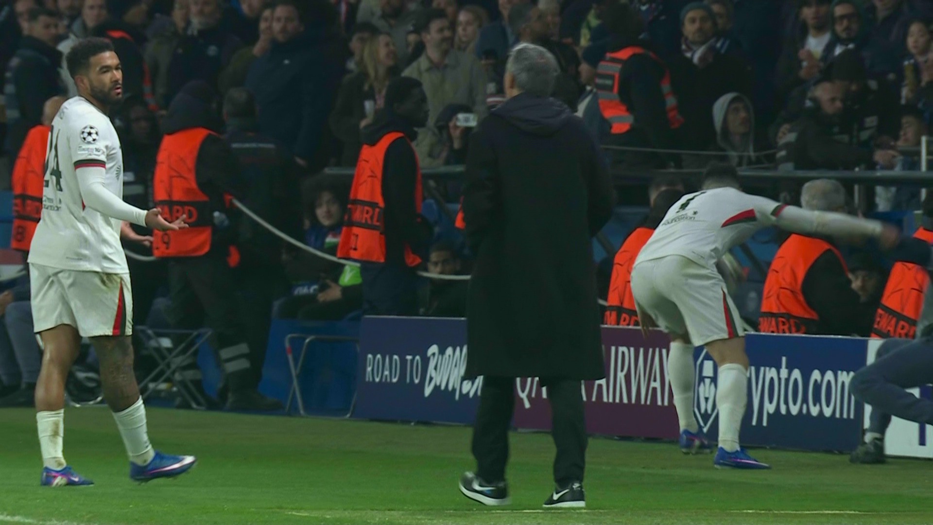 Cận cảnh pha “xấu chơi” của sao Chelsea ở Champions League - Ảnh 2.