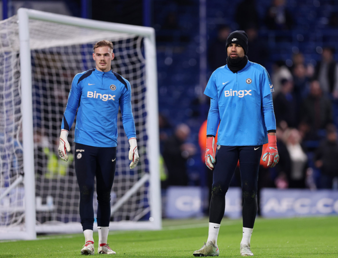 Filip Jorgensen (trái) và Robert Sanchez. Ảnh: Danehouse