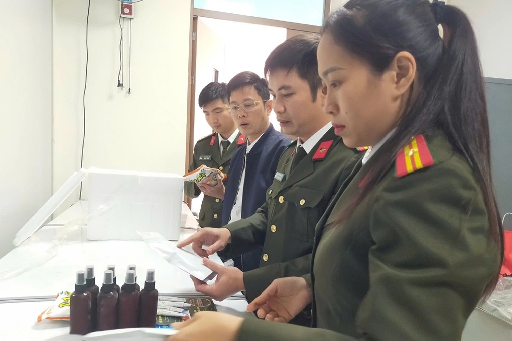 Mua lá cây về tự chế thuốc xương khớp gia truyền 3 đời Hoàng Minh Đường - 2