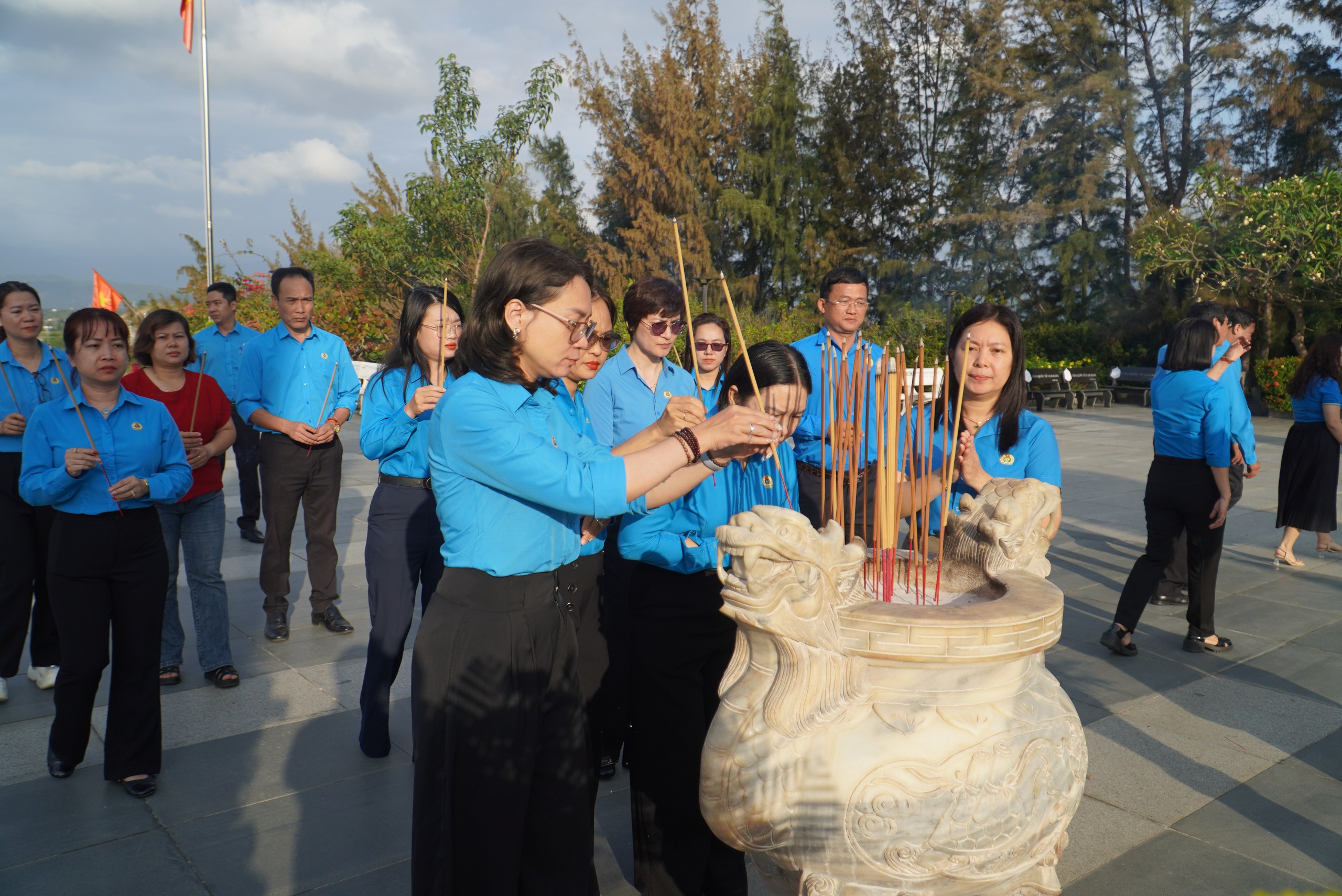 Cả nước hướng về Khu tưởng niệm chiến sĩ Gạc Ma - Ảnh 4.