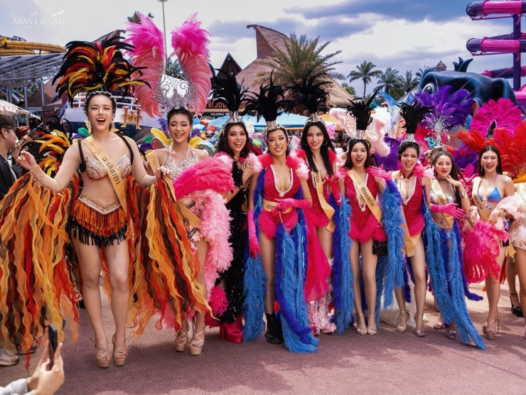 Trong chung kết, đương kim hoa hậu Saranrat Puagpipat trao lại vương miện cho người kế nhiệm. Cô đại diện Thái Lan tham dự Hoa hậu Hòa bình Quốc tế 2025 và giành ngôi á hậu 1. Sau cuộc thi, cô lấn sân điện ảnh, tham gia bộ phim Nhà trấn quỷ (tựa tiếng Anh: Our House). Nhà trấn quỷ đã tạo cơn sốt ở phòng vé Thái Lan vào tháng 12/2025 với doanh thu 125 triệu baht, vào top 2 phim có doanh thu cao nhất ở Thái Lan năm 2025, mang lại cho Saranrat Puagpipat giải thưởng diễn xuất đầu tiên trong sự nghiệp. 