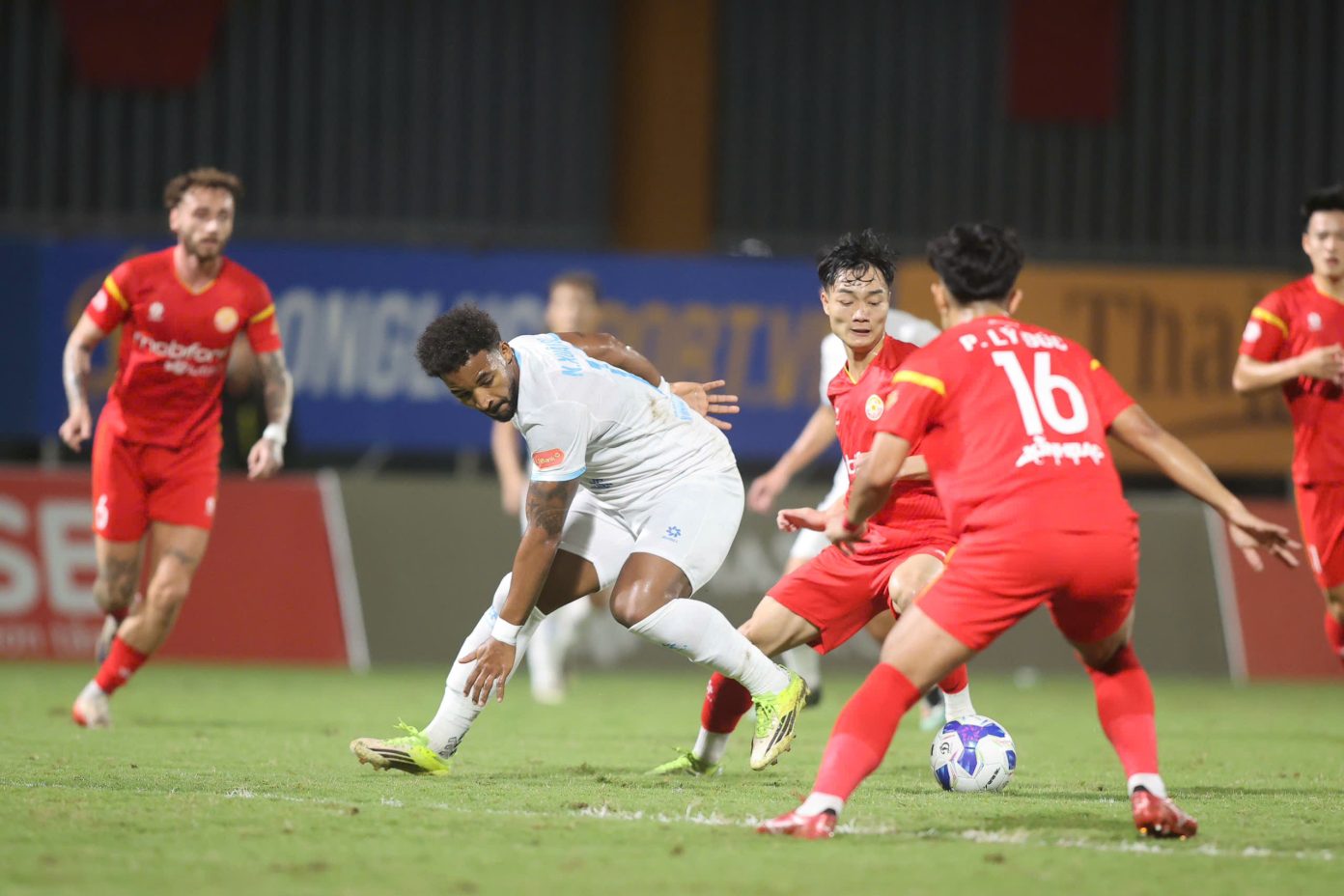 Vòng 16 V-League 2025-2026: Cơ hội cho Xuân Son chỉnh 