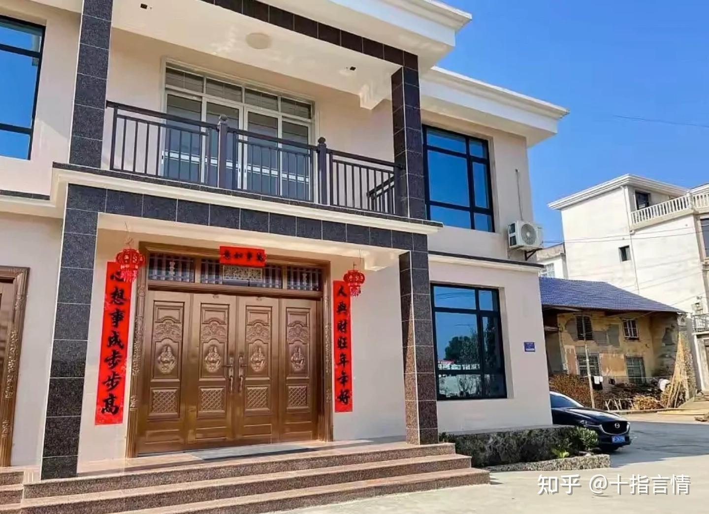 Dồn tiền xây nhà ở quê để 