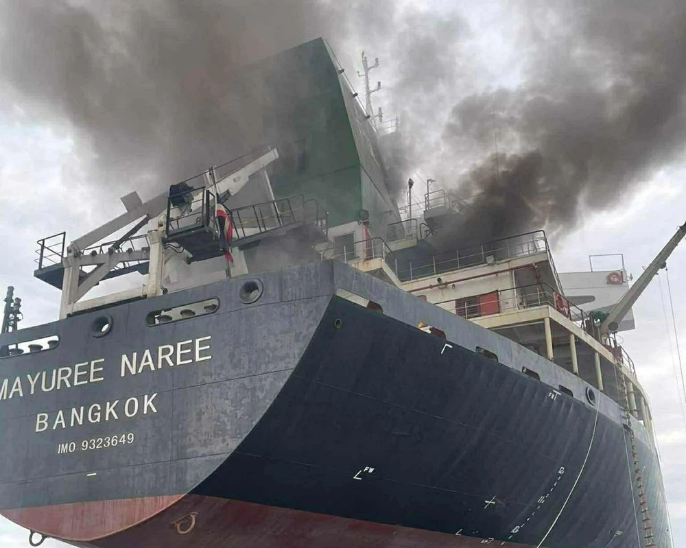 tàu chở dầu bị Iran tấn công.jpg