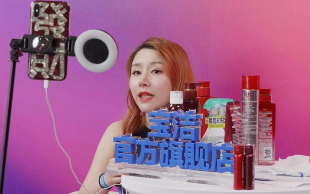 1773296004 70 Bong bong no tung loat streamer thao chay khoi thu