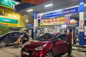 Nóng: Từ 22 giờ hôm nay, 11-3, giá xăng giảm gần 4.000 đồng/lít