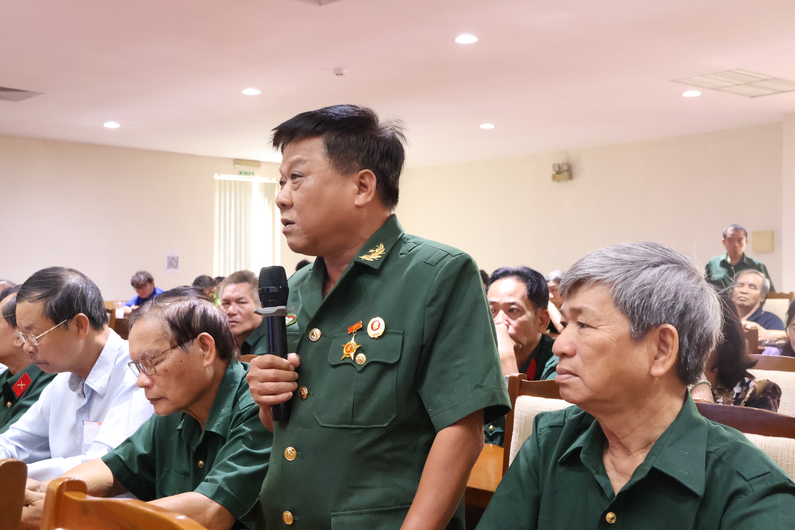 Ông Hoàng Vũ Thảnh lắng nghe cử tri TPHCM để phục vụ người dân tốt hơn năm 2026 - Ảnh 3.