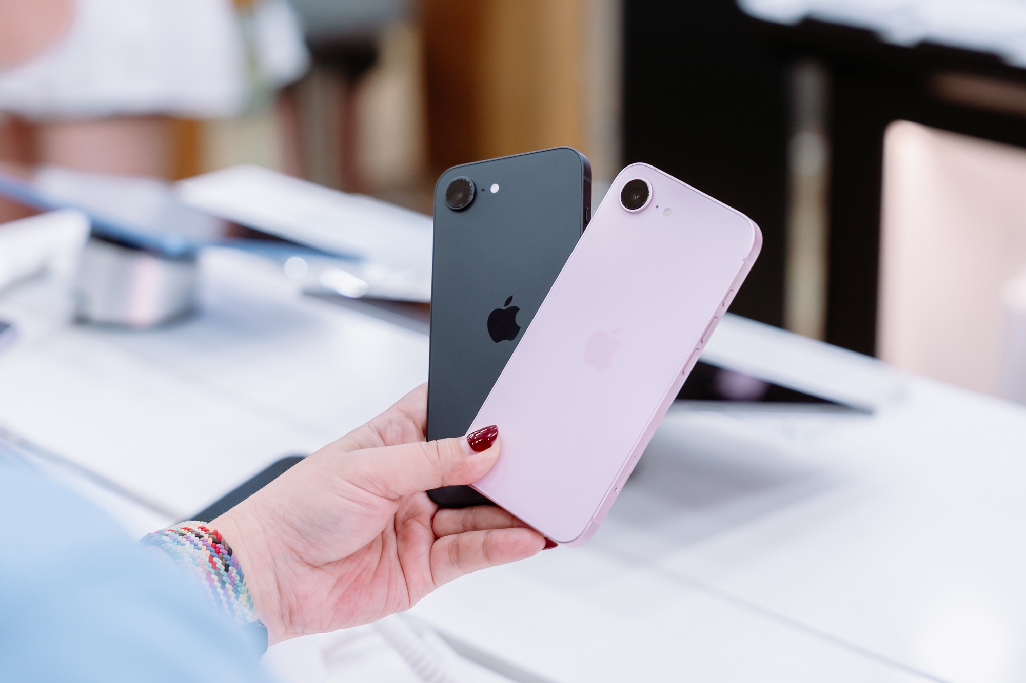 iPhone 17e mở bán tại Việt Nam, giá từ 17,9 triệu đồng- Ảnh 1.