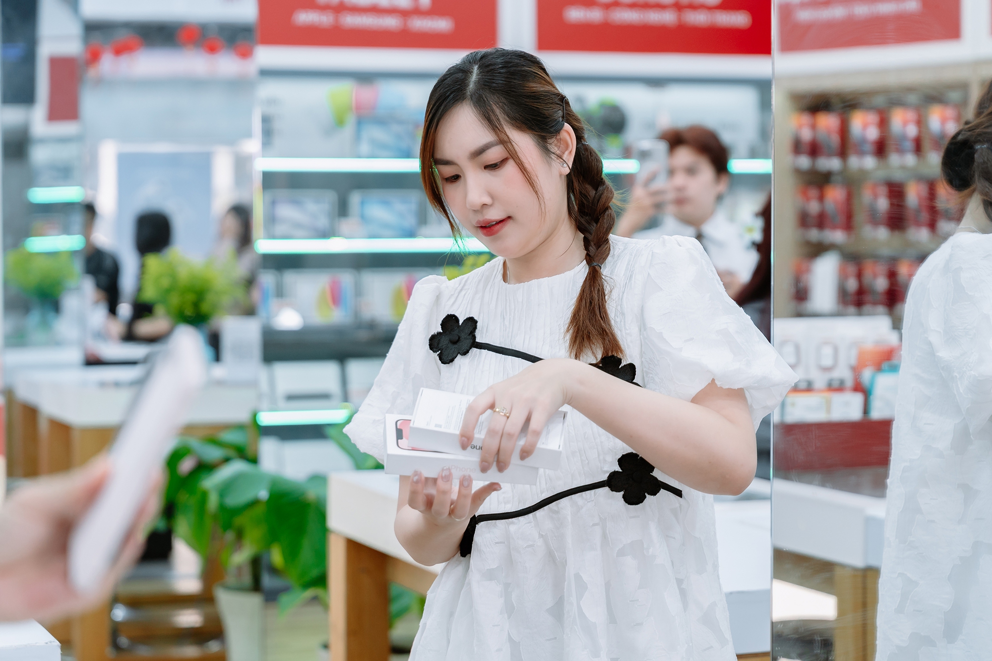 iPhone 17e mở bán tại Việt Nam, giá từ 17,9 triệu đồng- Ảnh 4.