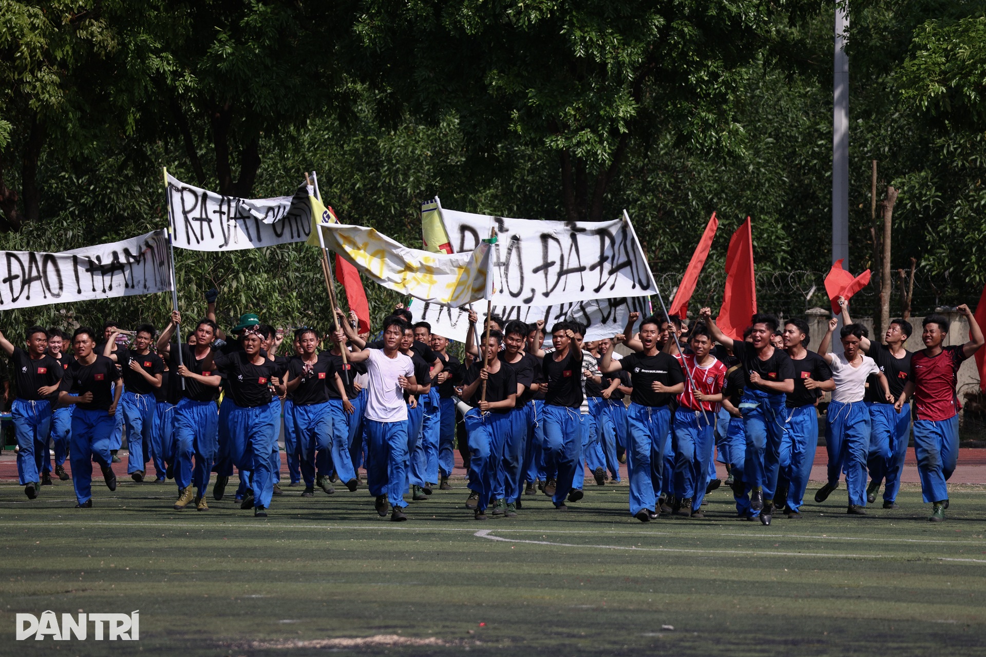 Mãn nhãn với màn diễn tập trấn áp bạo loạn của các học viên công an - 10