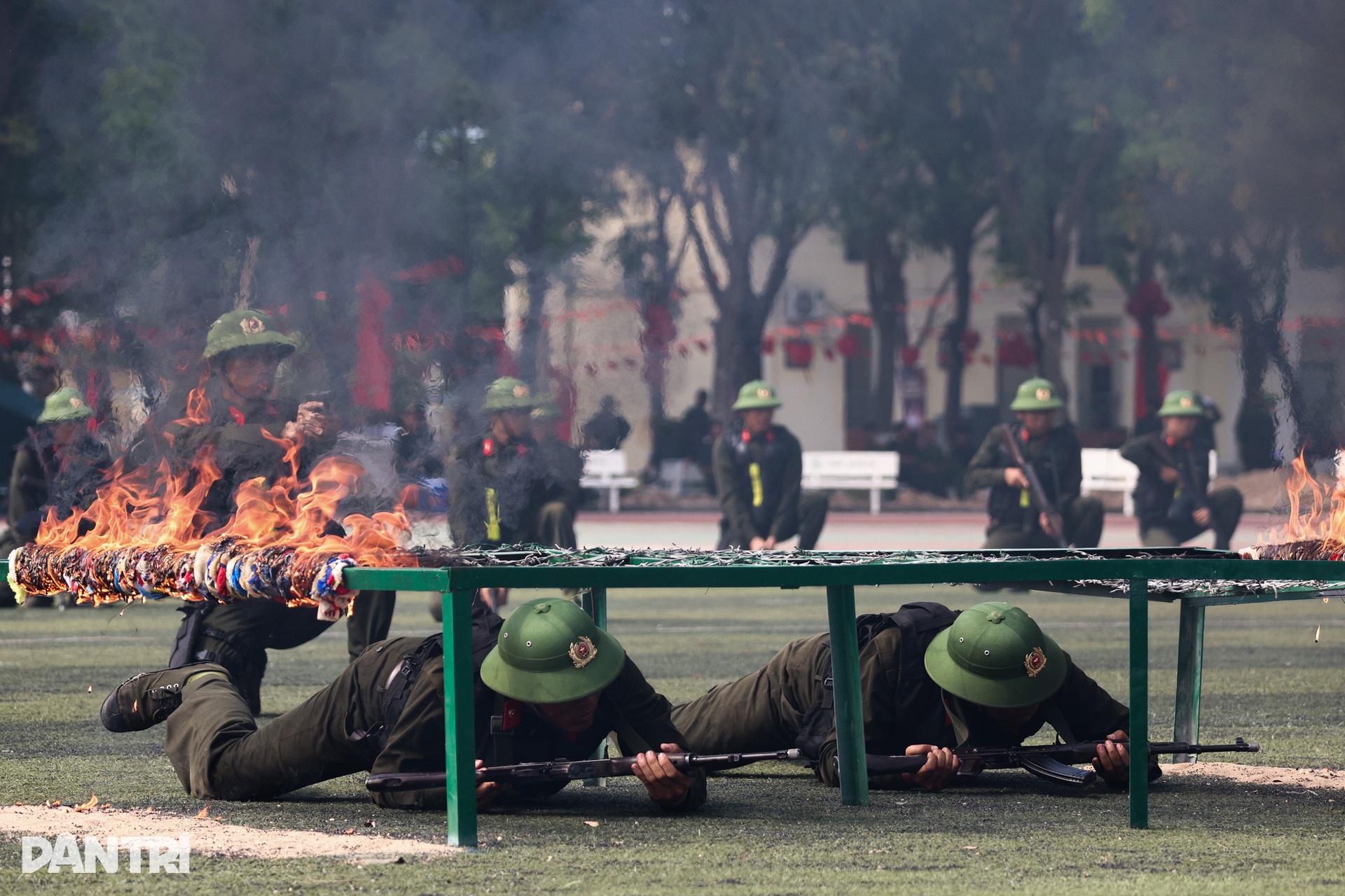 Mãn nhãn với màn diễn tập trấn áp bạo loạn của các học viên công an - 13