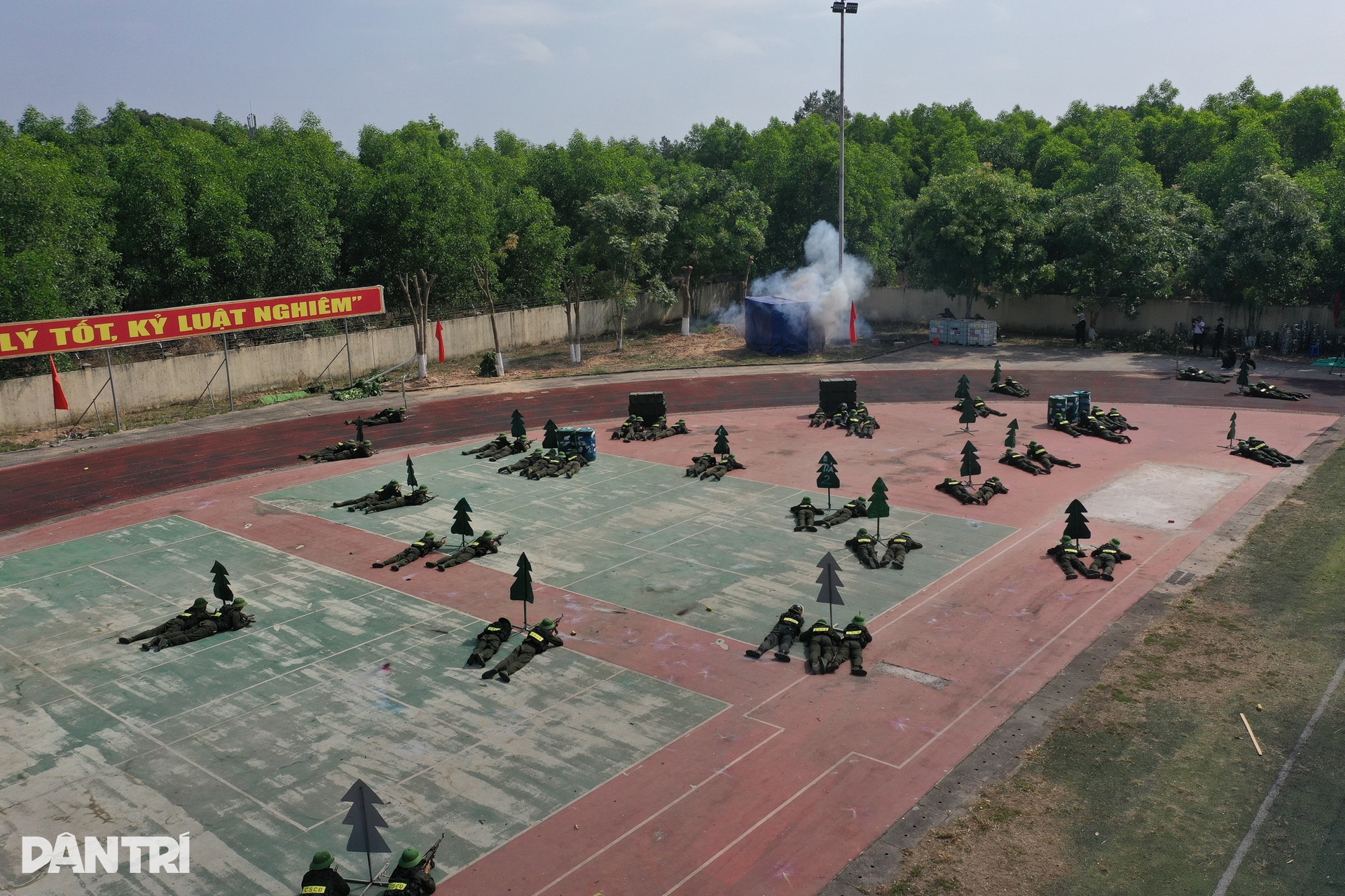 Mãn nhãn với màn diễn tập trấn áp bạo loạn của các học viên công an - 15