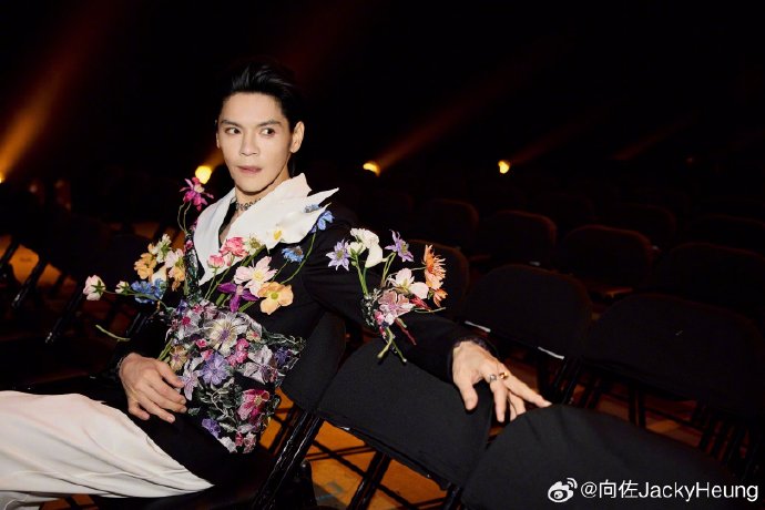 1773308636 883 Het mua may quay cuong con tung cuoc vao mat