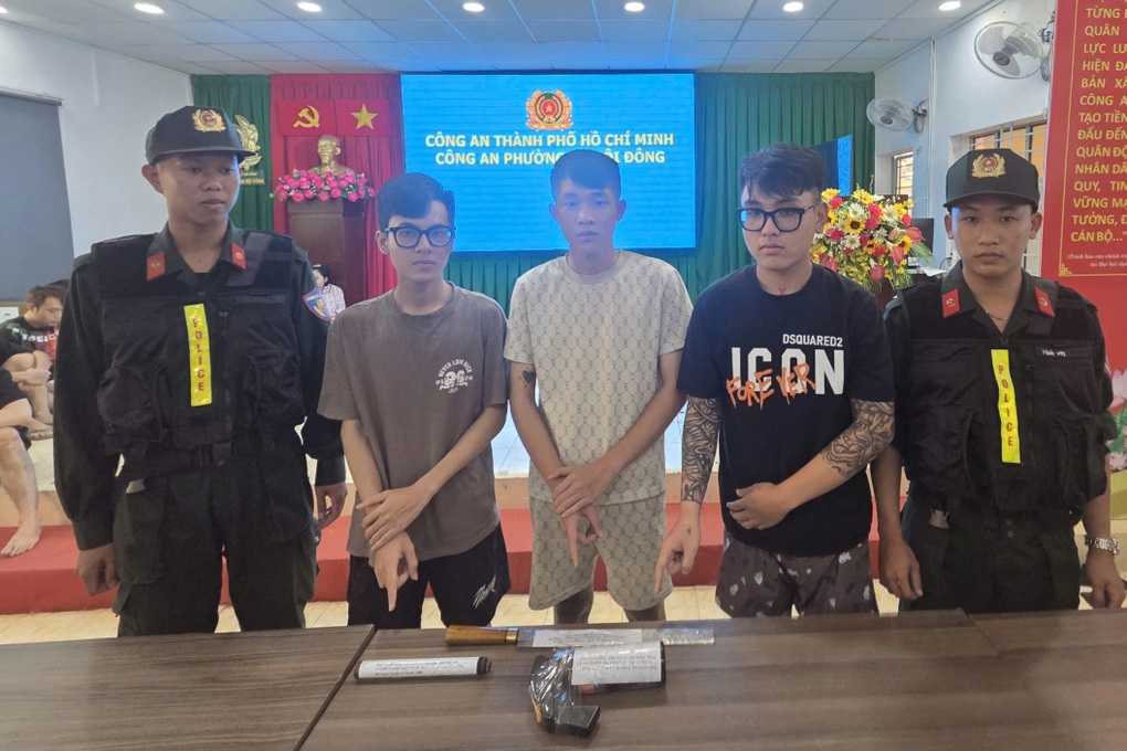 Bắt giữ 23 thanh niên gây rối tại quán cà phê ở TPHCM - 2