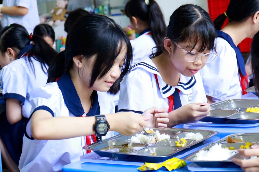 Vụ nghi “hô biến” thịt hết hạn: Công bố 7 trường dùng sản phẩm từ Sago Food - 2