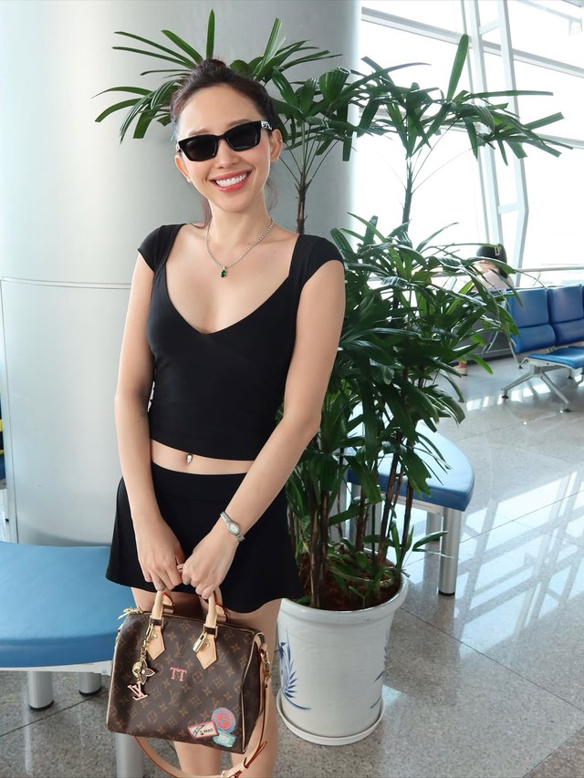 Cá nhân hóa phong cách thời trang với túi đính charm- Ảnh 3.