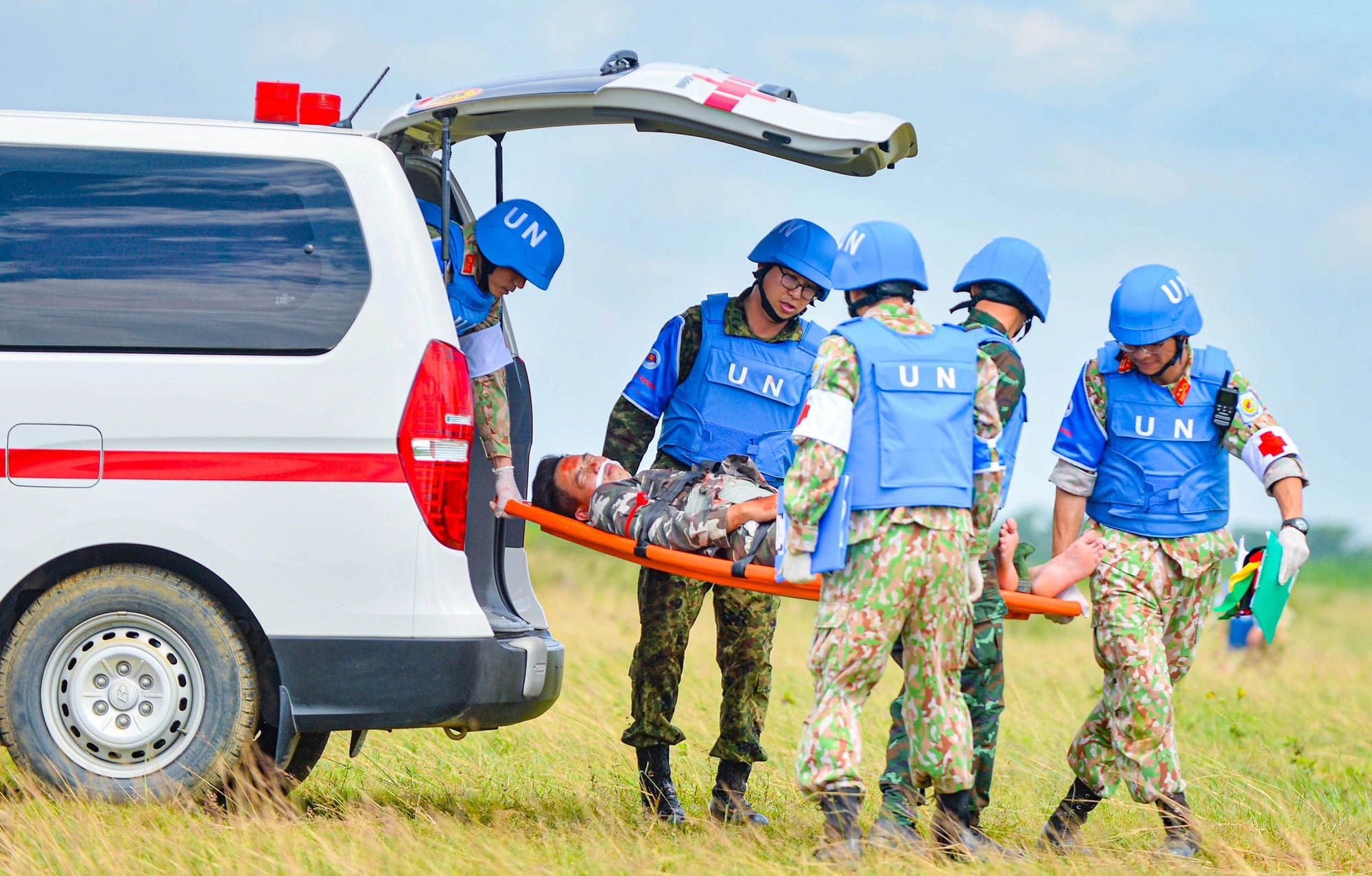Việt Nam lần đầu tiên có khóa huấn luyện gìn giữ hòa bình đạt chuẩn quốc tế - Ảnh 2.