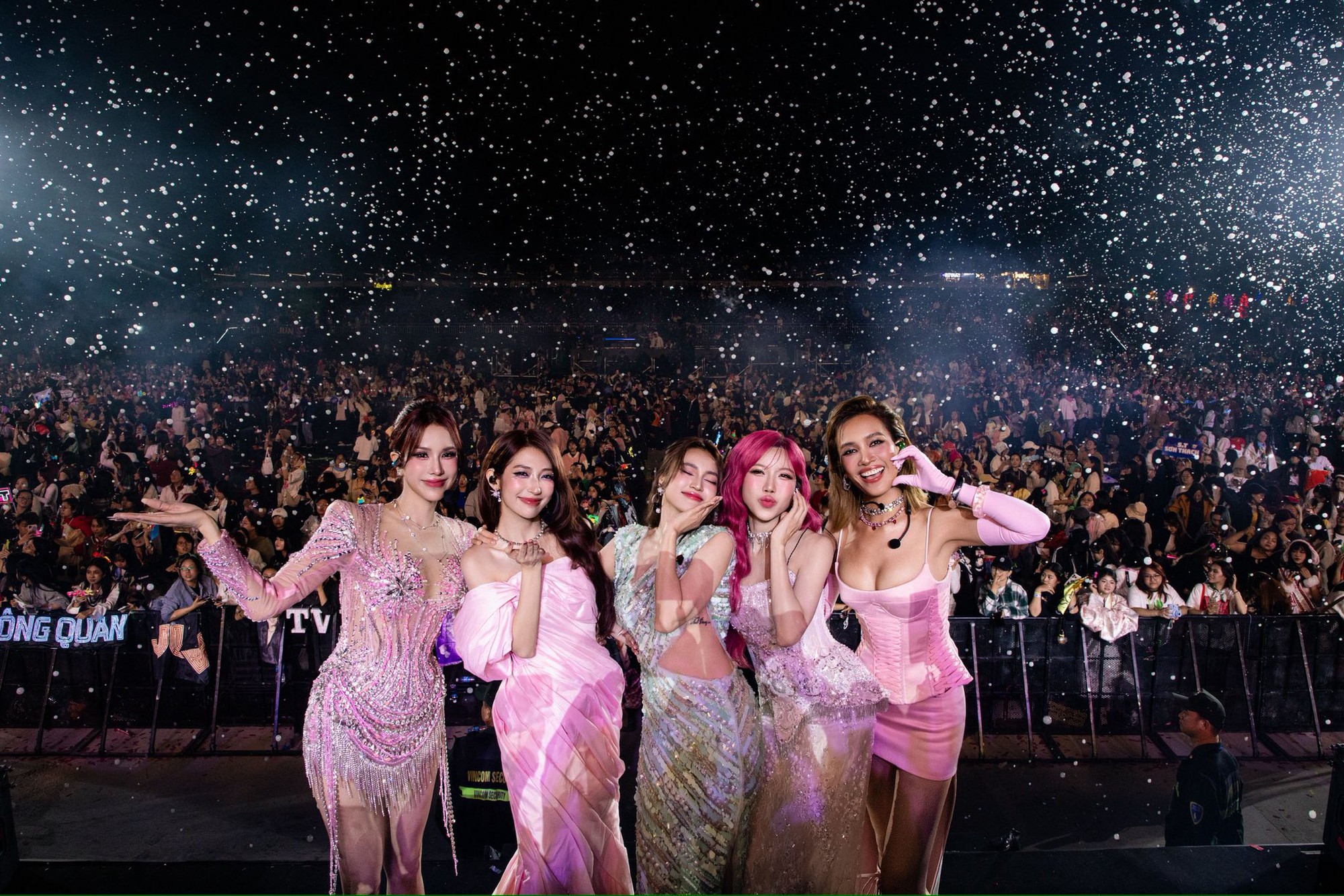 Mỹ nhân Việt được đề cử đẹp nhất thế giới 2026: 33 tuổi debut nhóm nhạc nữ, xinh đẹp khí chất mà vẫn độc thân- Ảnh 8.