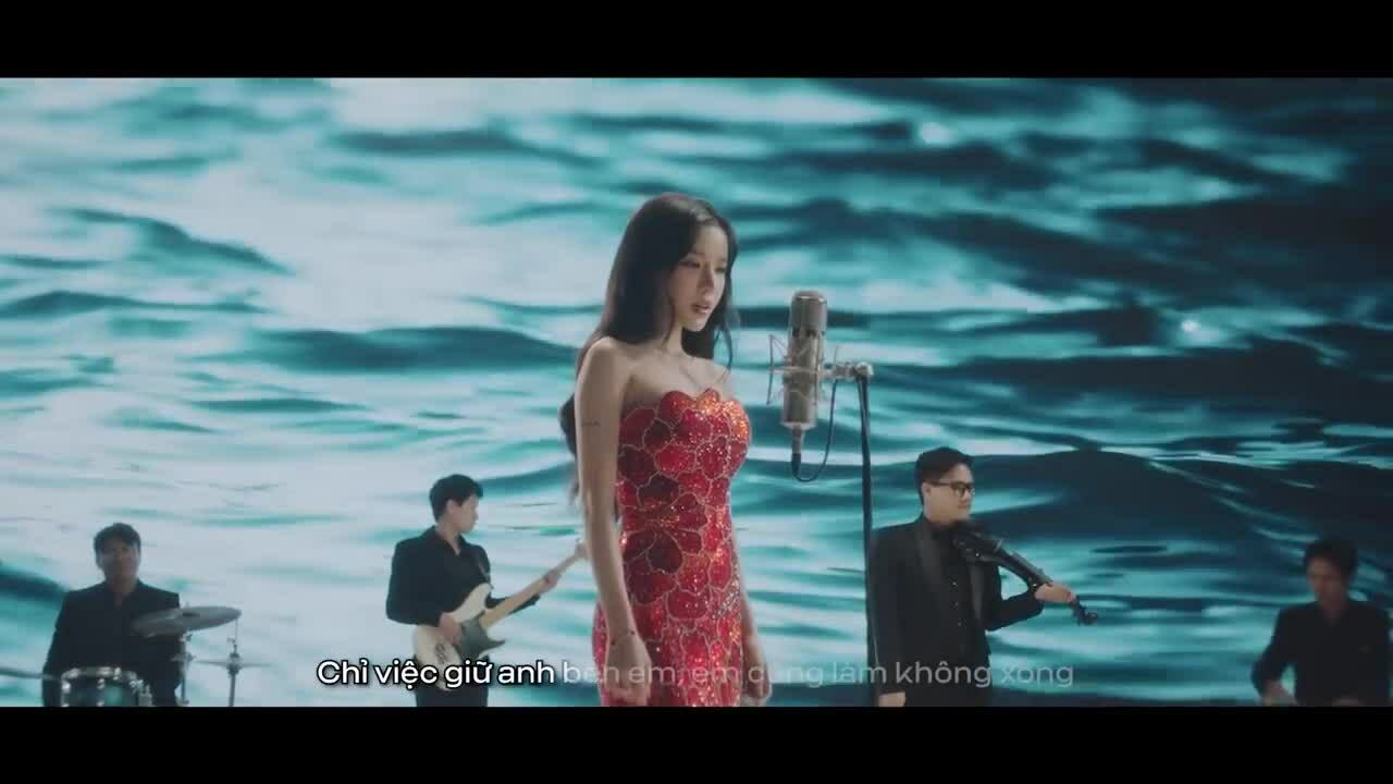 Ca khúc "Giữ anh em cũng làm không" do LyLy thể hiện