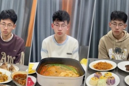 Làm 'bữa sáng sấm sét' cho con trai, bà mẹ hút 900 triệu lượt xem