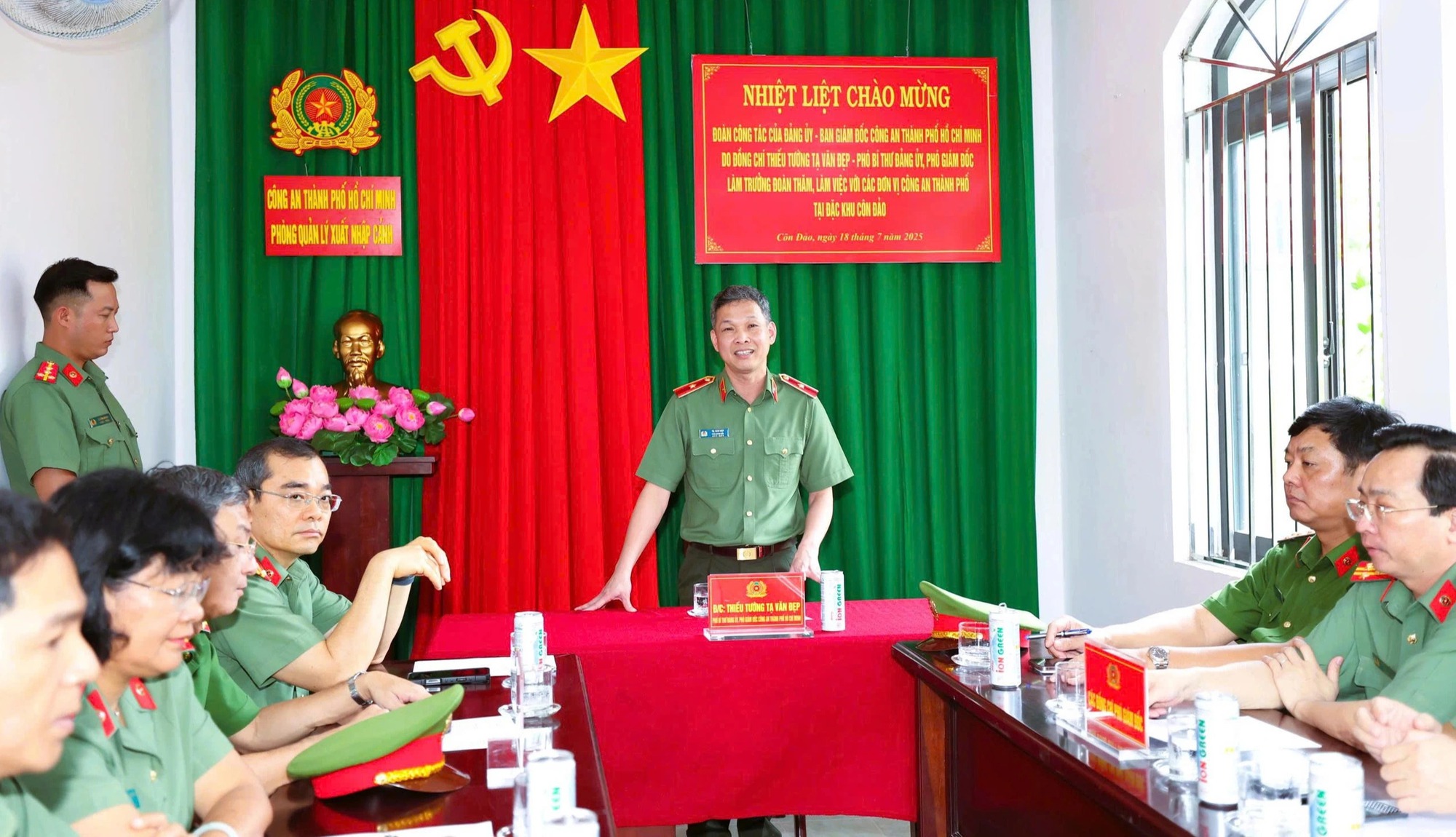 Công an TP.HCM giữ vững mục tiêu kiềm chế, kéo giảm tội phạm - Ảnh 2.