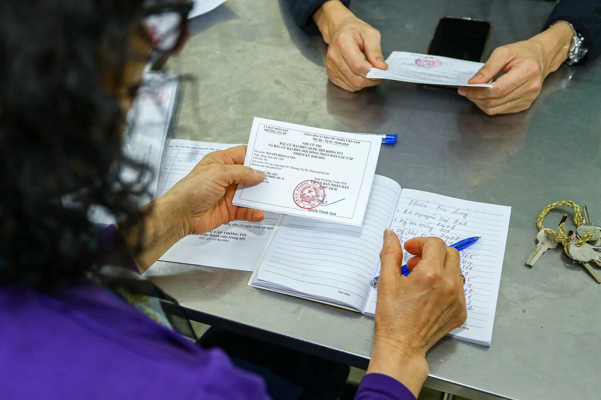 Không khí chuẩn bị bầu cử Quốc hội 2026 tại Hà Nội rộn ràng và sôi động - Ảnh 10.