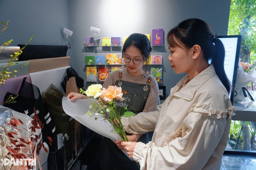 Quán nhỏ ở TPHCM chơi lớn dùng robot pha cà phê, 2 phút có ngay một ly - 9