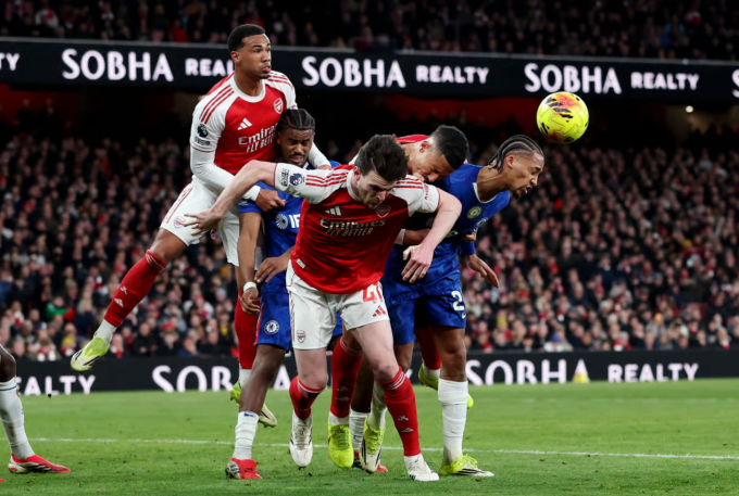 Một tình huống phạt góc trong trận Arsenal thắng Chelsea 2-1 ở vòng 28 Ngoại hạng Anh trên sân Emirates, thành phố London ngày 1/3/2026. Ảnh: Reuters