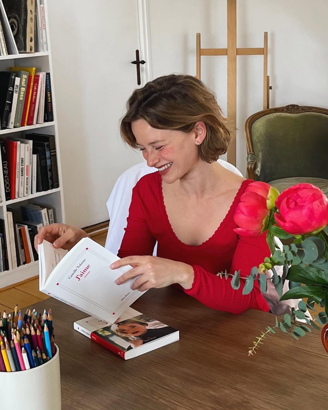 Giữa biển người châu Âu cao chuẩn mẫu, cô nàng Paris chỉ cao 1m55 vẫn chiếm spotlight: Mặc đẹp quên sầu, gần 600.000 người ấn follow- Ảnh 21.