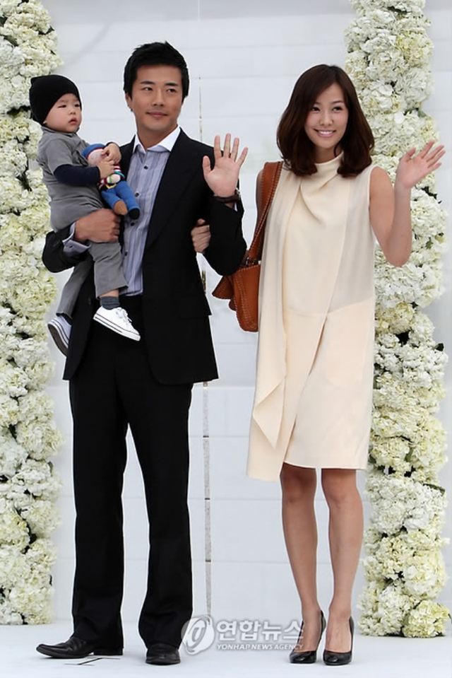 Con trai 17 tuổi cao 1m82 của Kwon Sang Woo và Á hậu dâu hụt Samsung gây sốt MXH- Ảnh 2.